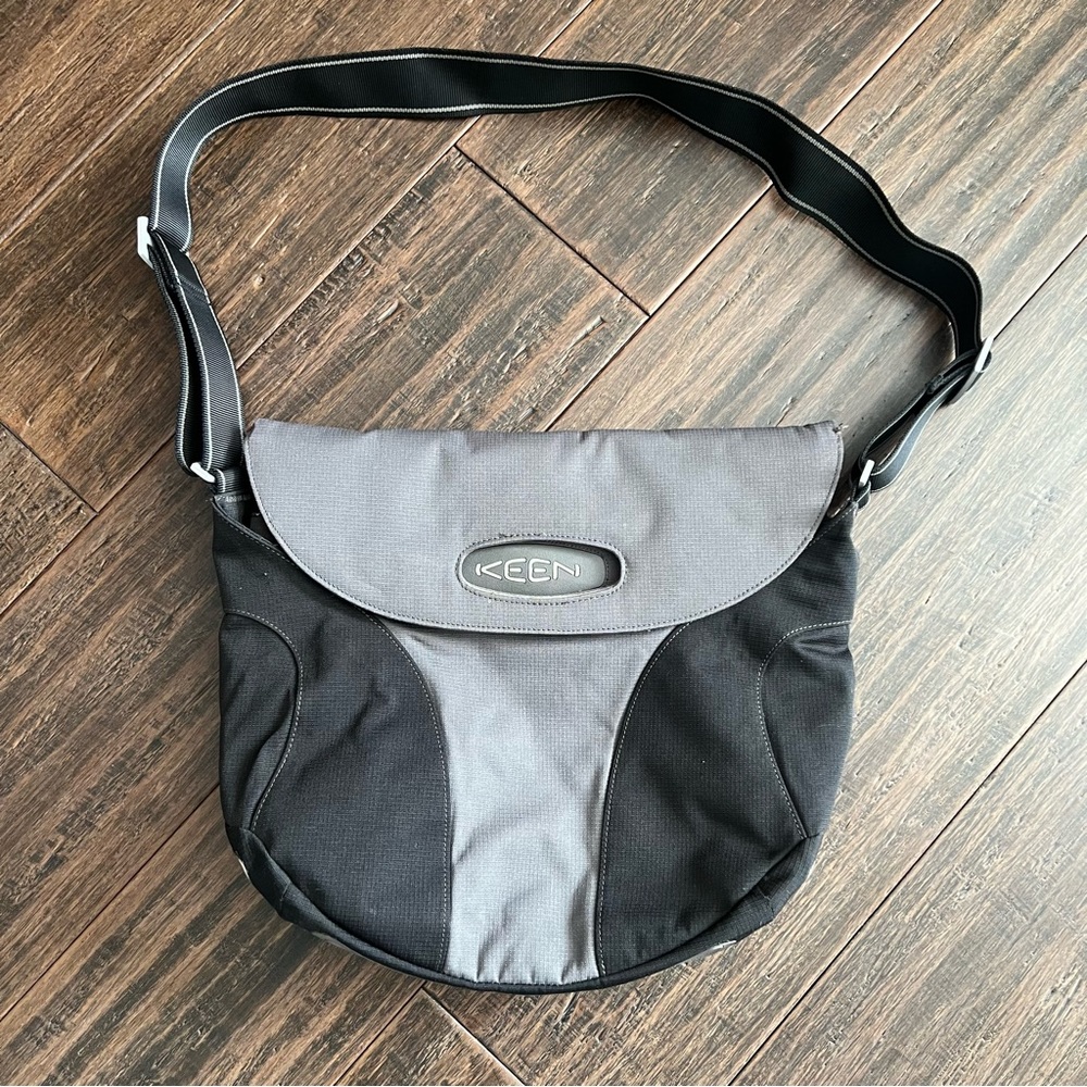 KEEN Crossbody Messenger Bag Black Gray Outdoor Nylon Laptop